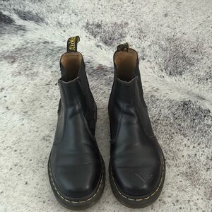 Dr. Martens 2976 Smooth Leather Chelsea Boots